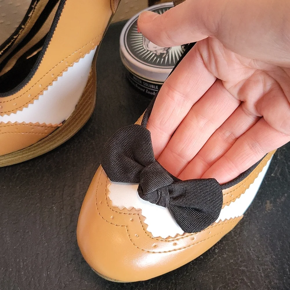 Retro Spectator Bow Pumps